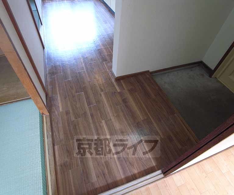 その他部屋・スペース　明るい廊下です。