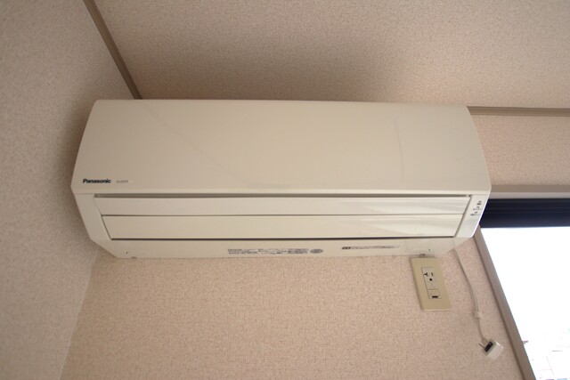 その他設備　リビング　エアコン