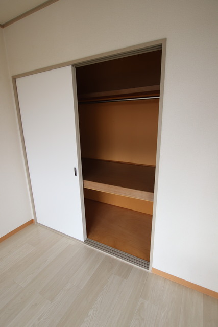 収納　南側洋室　収納スペース