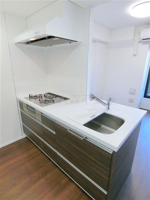 キッチン　3口ガスグリル付システムキッチン