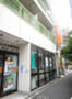 郵便局　早稲田大学前郵便局（郵便局）まで492m