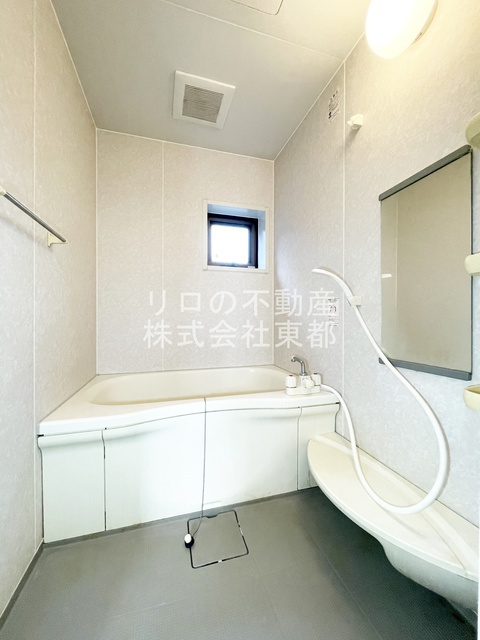 バス・シャワールーム　帰宅時間がずれても便利な追焚機能付バスルームです♪