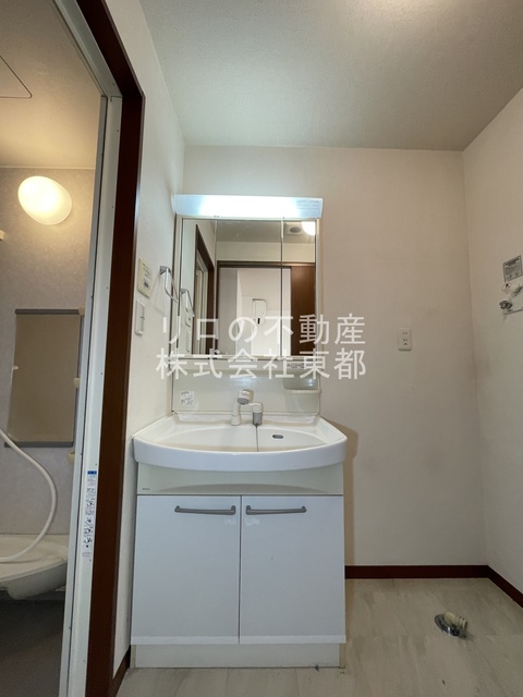 洗面設備　ヘアセット・メイクにも便利な洗面化粧台タイプ♪