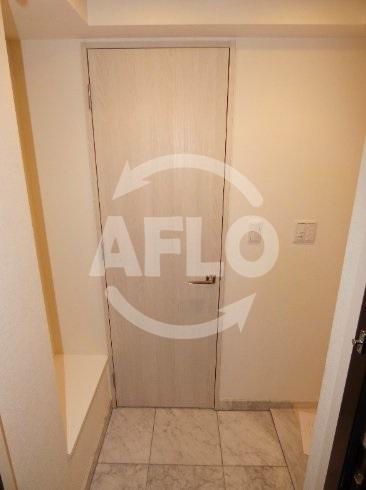 玄関　プレサンスロジェ心斎橋　玄関