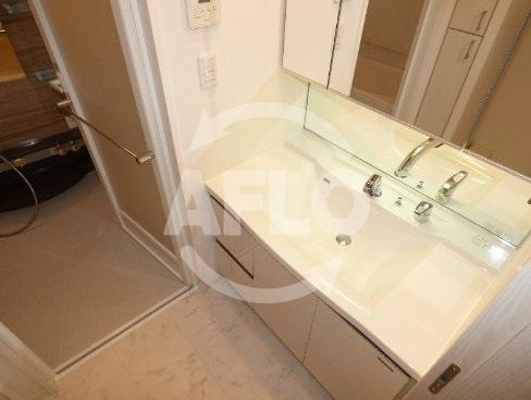 洗面設備　プレサンスロジェ心斎橋　独立洗面台