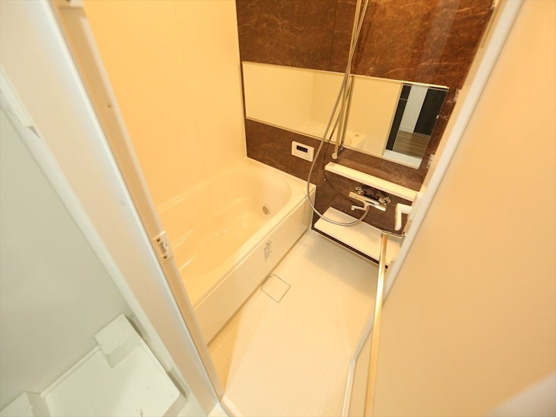 バス・シャワールーム　浴室暖房乾燥機付　追い焚き・オートバス機能付お風呂