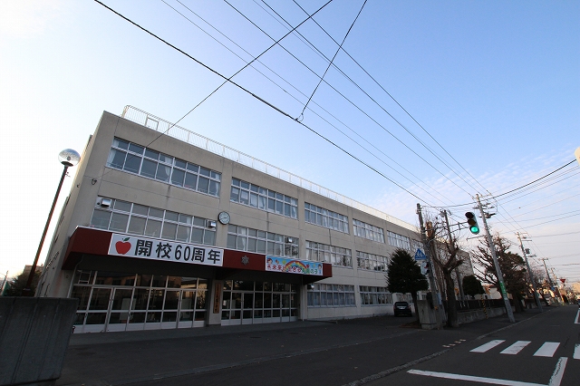 小学校　札幌市立小学校　美園小学校（小学校）まで230m