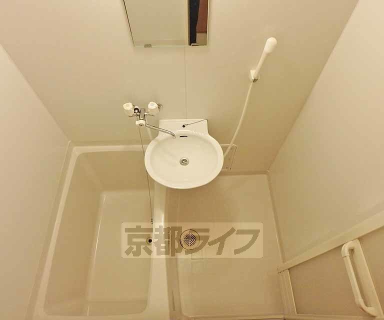 バス・シャワールーム　バスルームです