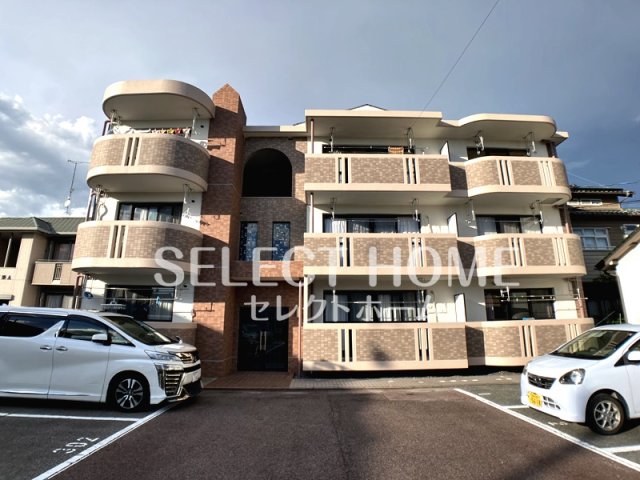 建物外観　落ち着いた雰囲気の外観です