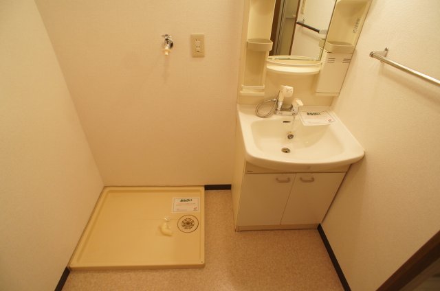 洗面設備　コンパクトで使いやすい洗面所