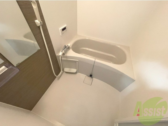 バス・シャワールーム　追い焚き機能が付いているのでいつでも温かいお風呂に入れますよ