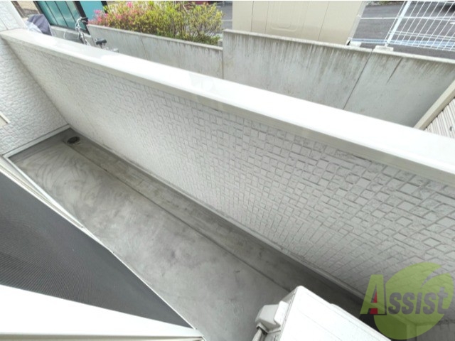 バルコニー　バルコニーは幅もしっかりあって洗濯物がはかどりそうですね。