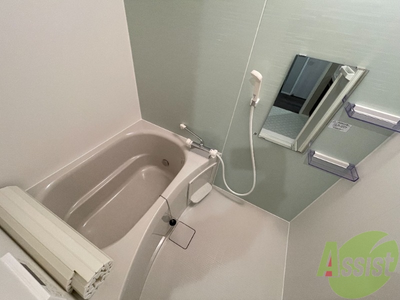 バス・シャワールーム　バスルームはこちら、追い炊き機能もついております