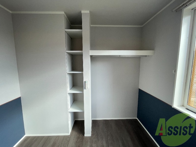 収納　洋室のこちらにはハンガーラックや収納棚もございます