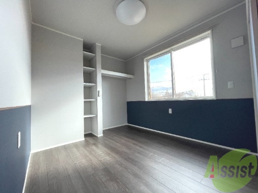 その他部屋・スペース　こちらの洋室はベッドを置いて寝室にいいですね