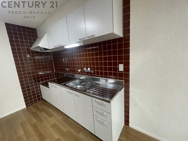 キッチン　収納スペース豊富なキッチンです♪