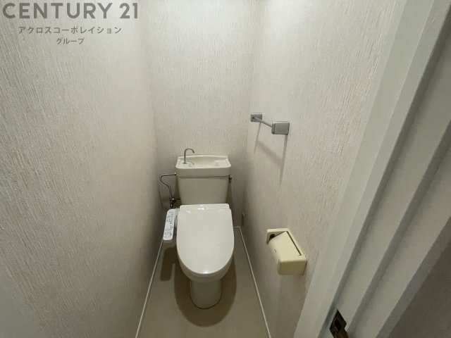 トイレ　温水洗浄便座機能付きトイレです☆