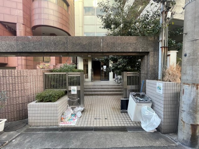 エントランス　建物の内部です