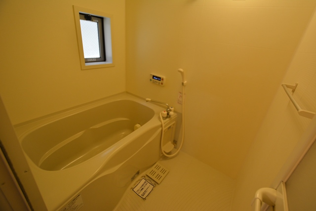 バス・シャワールーム　窓のある浴室です♪