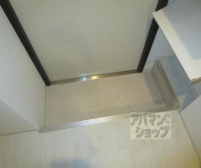 玄関　１０３号室の写真です。