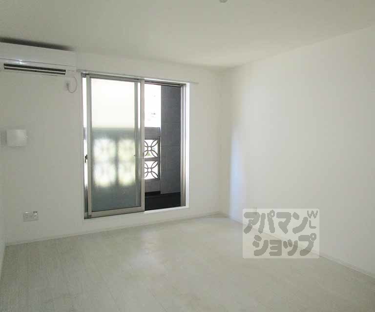 居室・リビング　１０３号室の写真です。