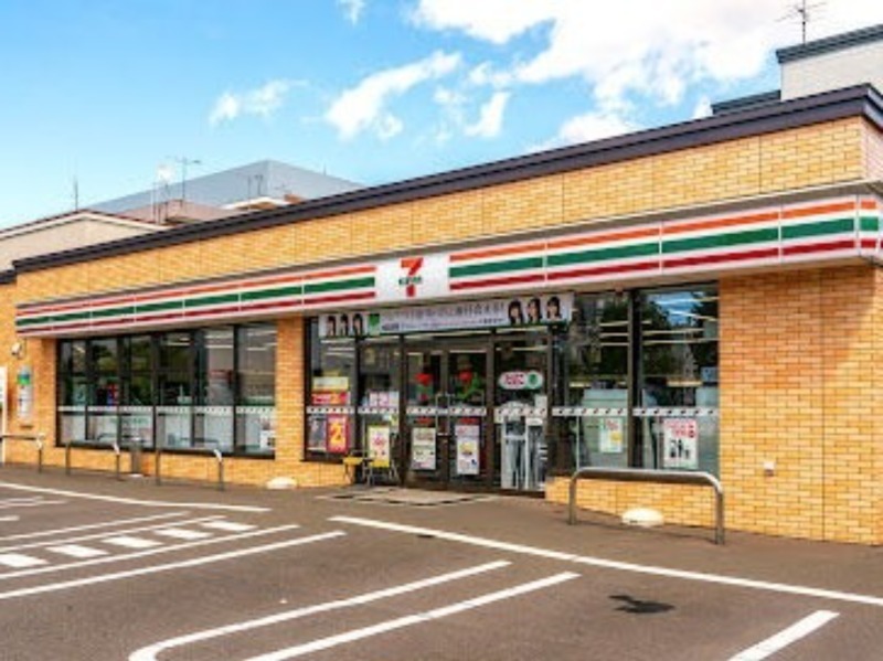 コンビニ　セブンイレブン札幌北11条東3丁目店（コンビニ）まで283m
