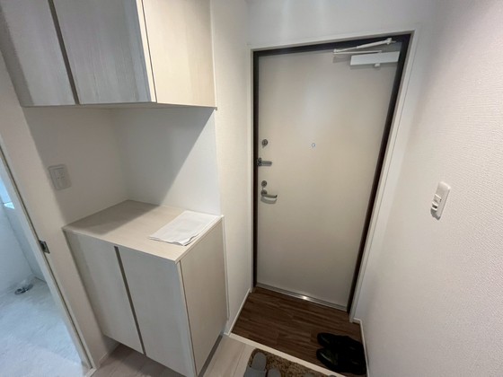 玄関　※別部屋の写真です。