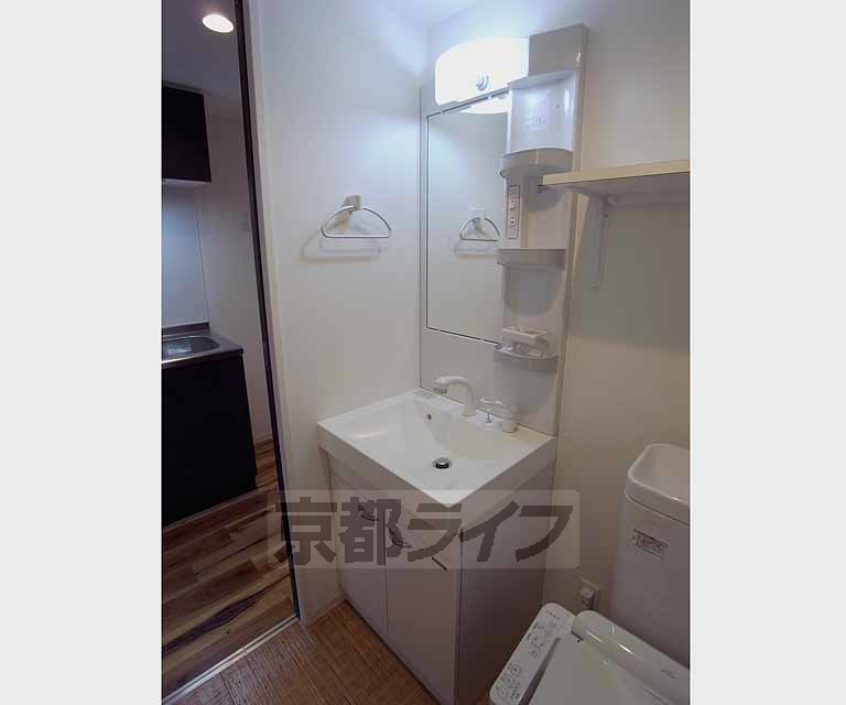 洗面設備　シャンプードレッサーの独立洗面台