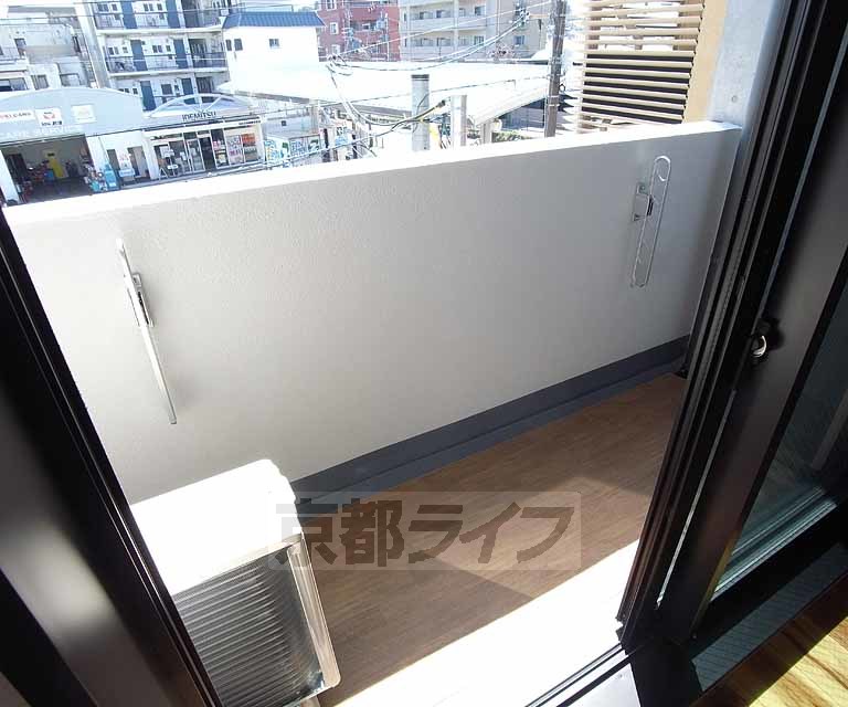 バルコニー　広々としたバルコニーですね