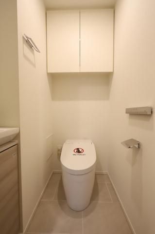 トイレ　別タイプ部屋　参考写真です