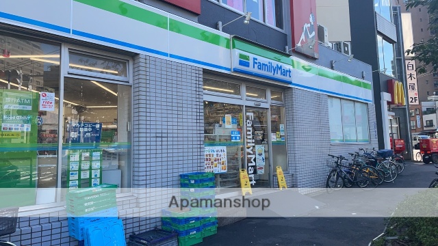 コンビニ　ファミリーマート（コンビニ）まで168m
