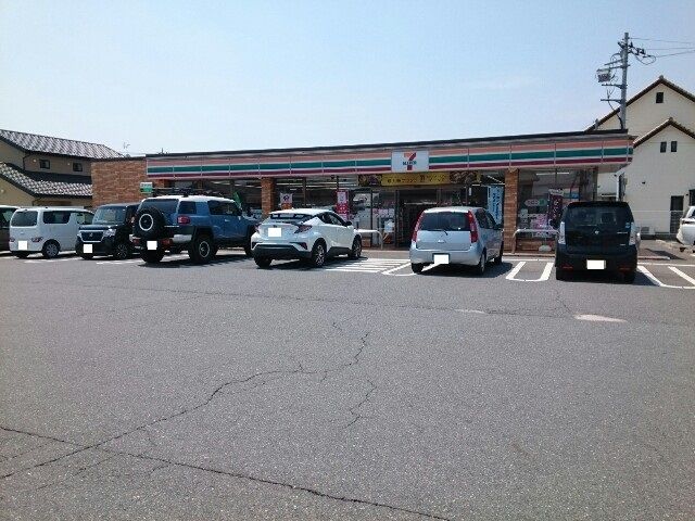 コンビニ　セブンイレブン安中バイパス店（コンビニ）まで700m