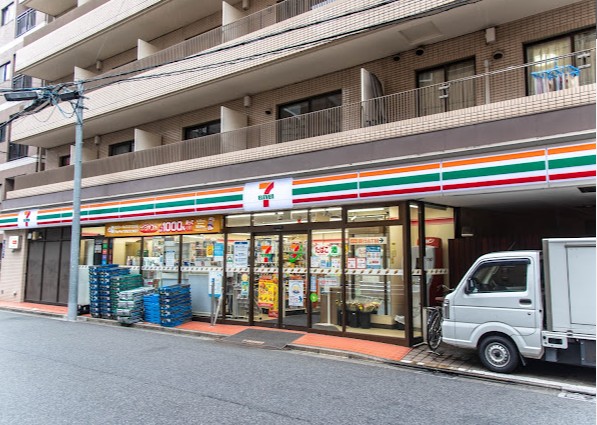 コンビニ　セブンイレブン港区麻布十番3丁目店（コンビニ）まで103m