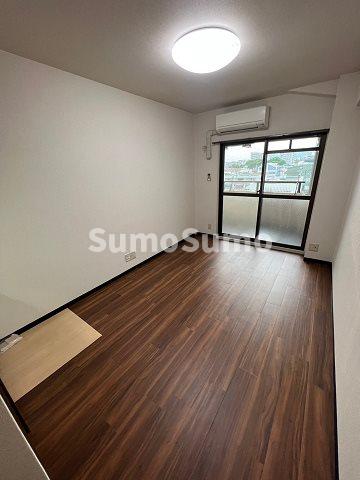 居室・リビング　こちらの居間で趣味の時間をお楽しみください