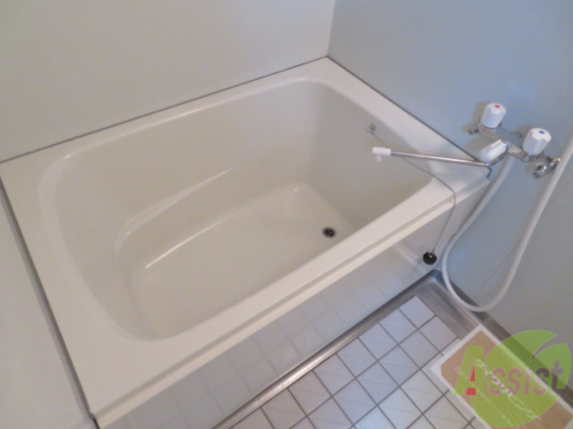 バス・シャワールーム　バスルームはこちらです。広々としてゆったり休めます。