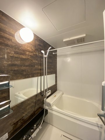 バス・シャワールーム　※風呂蓋は付いておりません※追い焚き機能・浴室暖房乾燥機付き