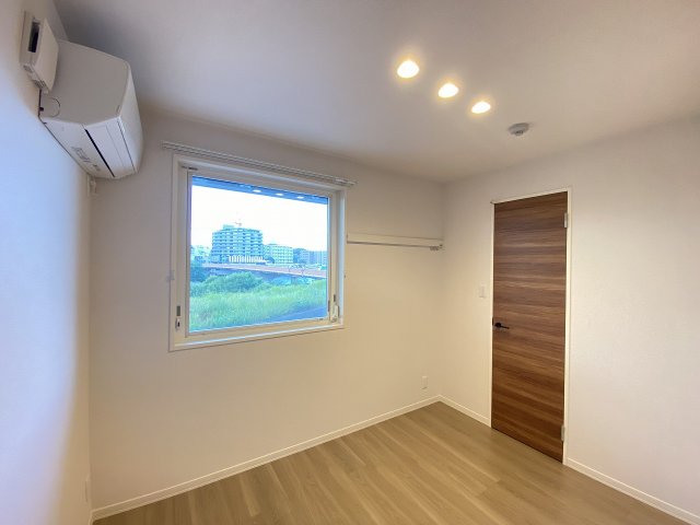 その他部屋・スペース　各部屋クローゼット付でお洋服やお荷物の多い方もお部屋が片付い