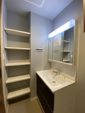 洗面設備　シャンプードレッサーで忙しい朝にも寝癖の付いた頭にも優しい☆