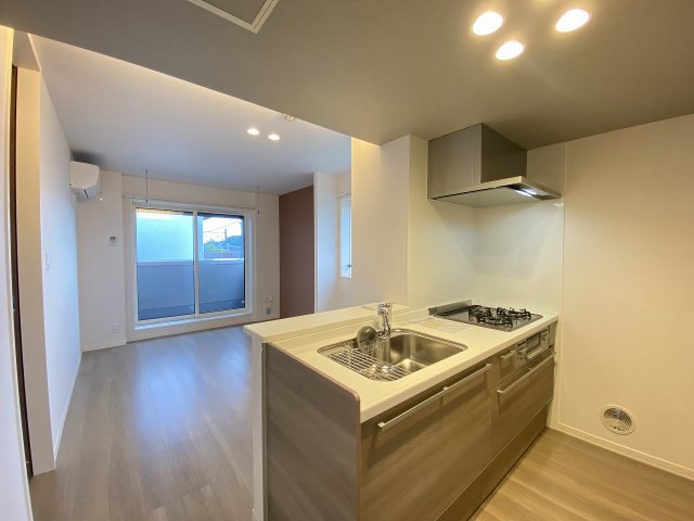 居室・リビング　LDK11帖のリビングダイニングキッチンです！システムキッチ