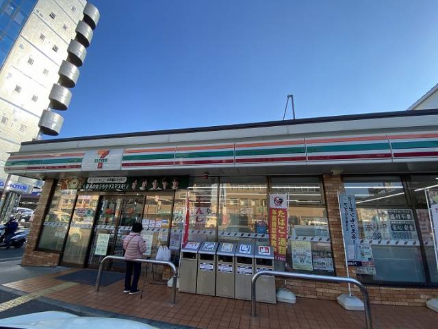 コンビニ　セブンイレブン（コンビニ）まで446m
