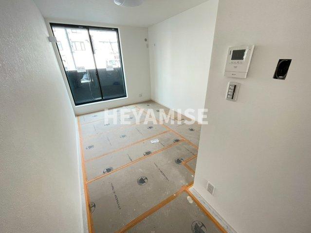 居室・リビング　建築途中のお部屋の写真となります。