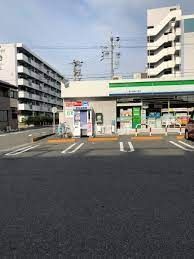 コンビニ　ファミリーマート 黒川本通五丁目店（コンビニ）まで98m