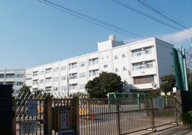 小学校　横浜市立小雀小学校（小学校）まで929m