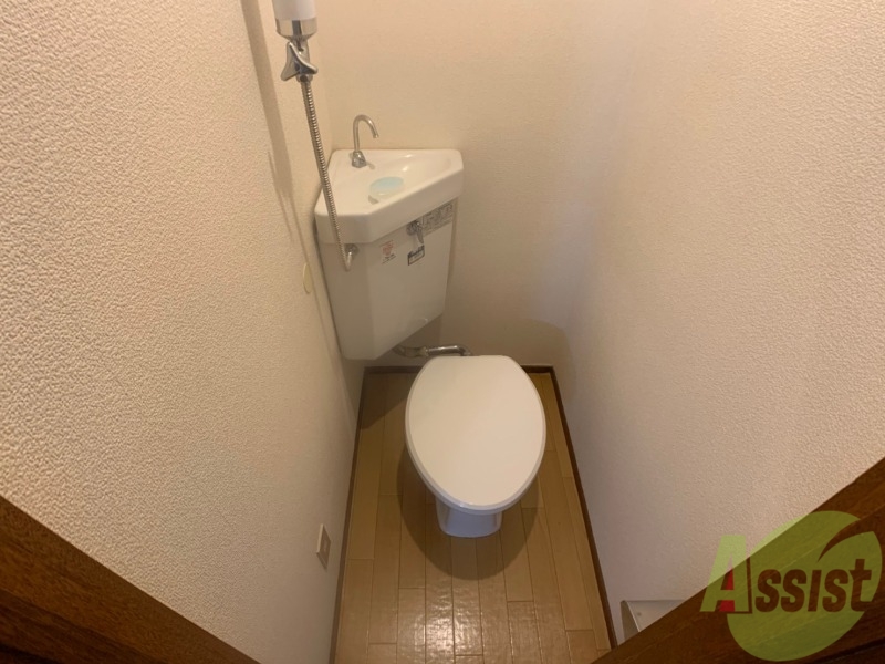 トイレ　こちらはトイレです。清潔感があり、安心して使用できます。