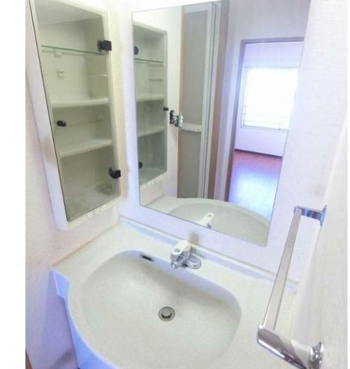 洗面設備　朝の身支度には欠かせない独立洗面化粧台