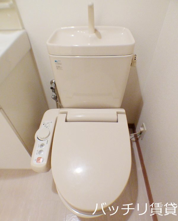 トイレ　※写真は同型タイプの為、現状を優先いたします。
