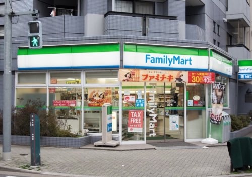 コンビニ　ファミリーマート 台東駒形一丁目店（コンビニ）まで98m