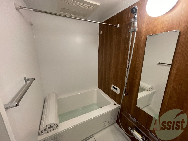 バス・シャワールーム　バスルームは一日の疲れを癒す大切な場所です。