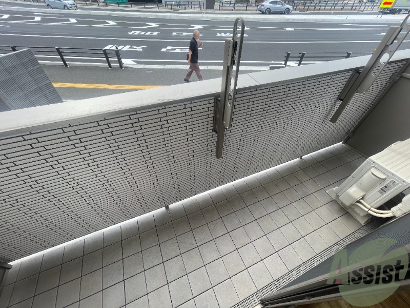 バルコニー　バルコニーは広々としていて椅子や机も置けそうです。