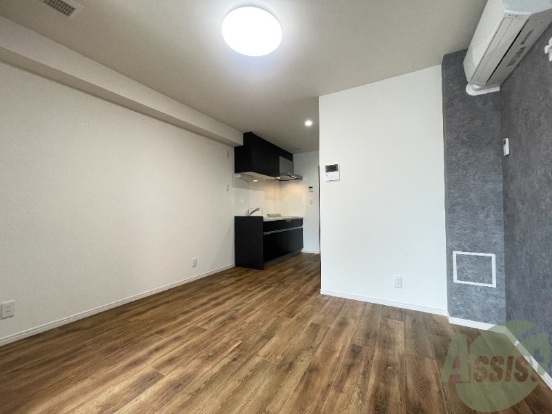 居室・リビング　リビングは広めで、テーブルも置けちゃいそうです。